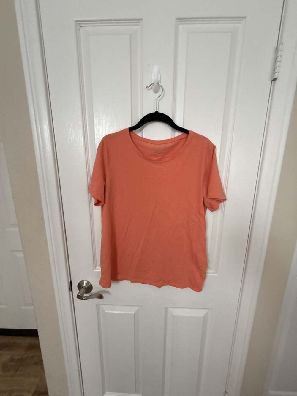 Ann Taylor Factory Coral Crew Neck T-Shirt Size L